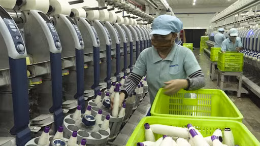 Chính phủ và các cấp chính quyền đồng hành cùng doanh nghiệp vượt qua khó khăn. Ảnh minh họa: baochinhphu.vn