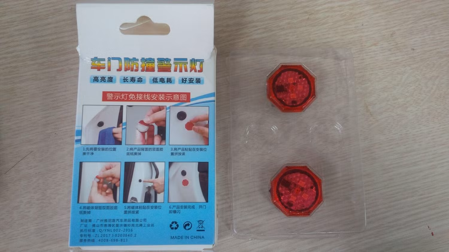 Đèn led cảnh báo mở cửa anh K. mua với giá 298 ngàn đồng không lắp đặt được là hàng nhập lậu. Ảnh: NVCC Đèn led cảnh báo mở cửa anh K. mua với giá 298 ngàn đồng không lắp đặt được là hàng nhập lậu. Ảnh: NVCC