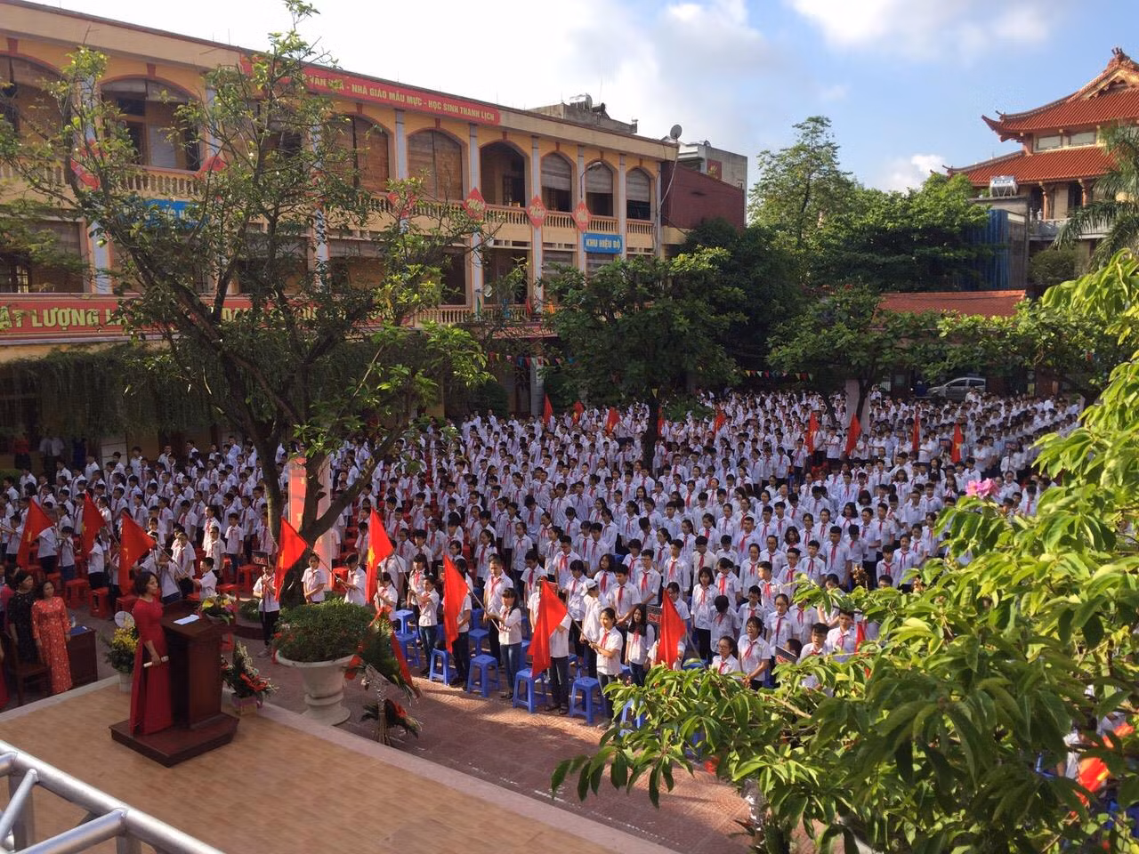 Thầy và trò trường trung học cơ sở Ngô Gia Tự hôm nay. (ảnh: trường Ngô Gia Tự)