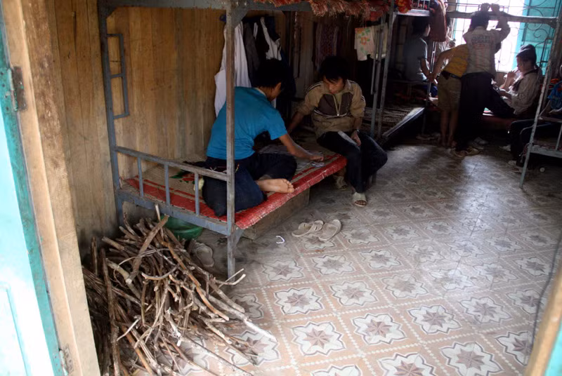 Củi các em tự mang đến chưa nộp để tại phòng ở.