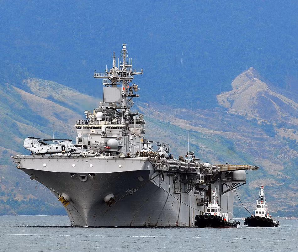 Tàu tấn công đổ bộ USS Essex lớp Wasp Mỹ