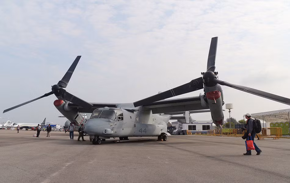 Máy bay vận tải cánh xoay Osprey Mỹ tại Triển lãm. Máy bay vận tải cánh xoay Osprey Mỹ tại Triển lãm.