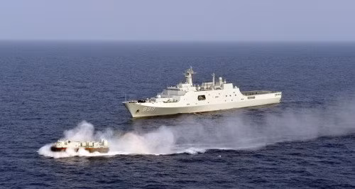 Trung Quốc biên chế toàn bộ tàu vận tải đổ bộ cỡ lớn Type 071 cho Hạm đội Nam Hải và ưa thích tập trận đánh chiếm đảo, đá
