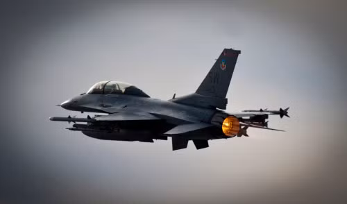 Máy bay chiến đấu F-16D Mỹ trong một cuộc diễn tập Máy bay chiến đấu F-16D Mỹ trong một cuộc diễn tập