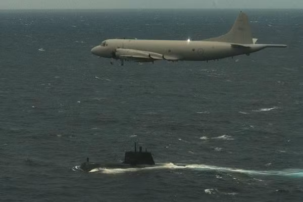 Máy bay tuần tra săn ngầm AP-3C Orion của Không quân Hoàng gia Australia tiến hành huấn luyện săn ngầm