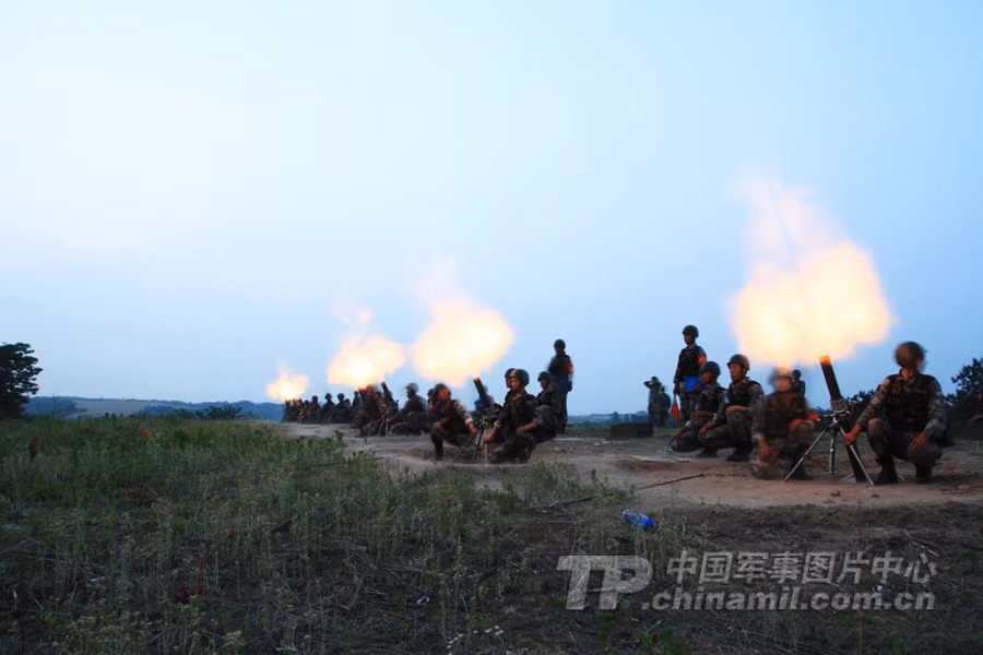 Trận địa súng cối đồng loạt khai hỏa