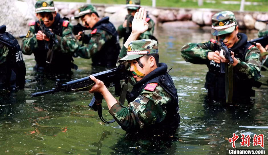 Vượt chướng ngại vật Vượt chướng ngại vật