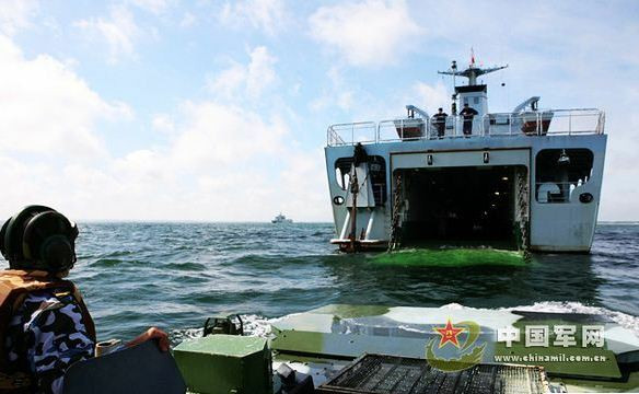 Ra khỏi khoang tàu