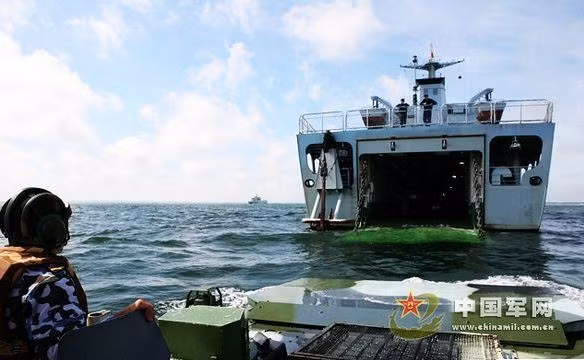 Ra khỏi khoang tàu