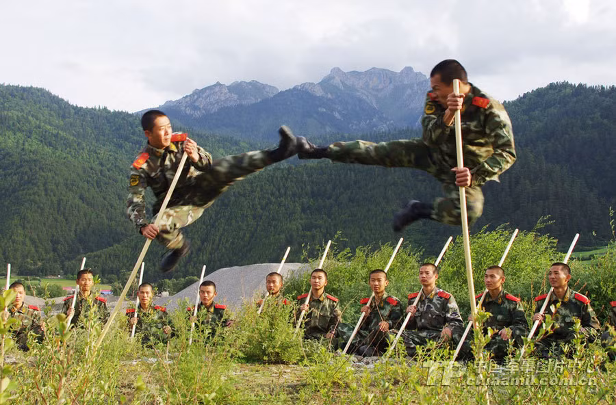 Kiểm tra côn pháp Thiếu Lâm đối kháng