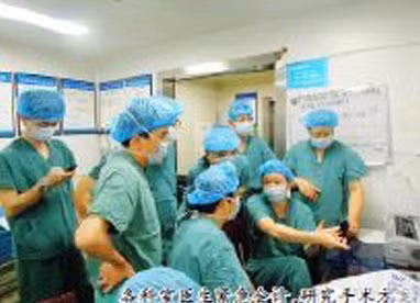 Bác sĩ các chuyên khoa hội chẩn, mổ đến đoạn nào, bác sĩ chuyên khoa liên quan sẽ trực tiếp thao tác