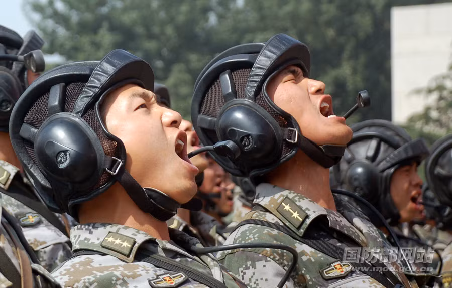 Lực lượng trung đoàn "Quả đấm thép" Trung Quốc biểu dương sức mạnh