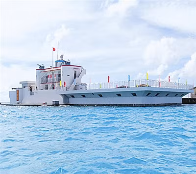 Các công trình quân sự kiên cố được xây dựng trộm thay thế cho các chòi canh sơ sài trước khia trên các điểm đảo, điểm đá ở Trường Sa thuộc chủ quyền Việt Nam