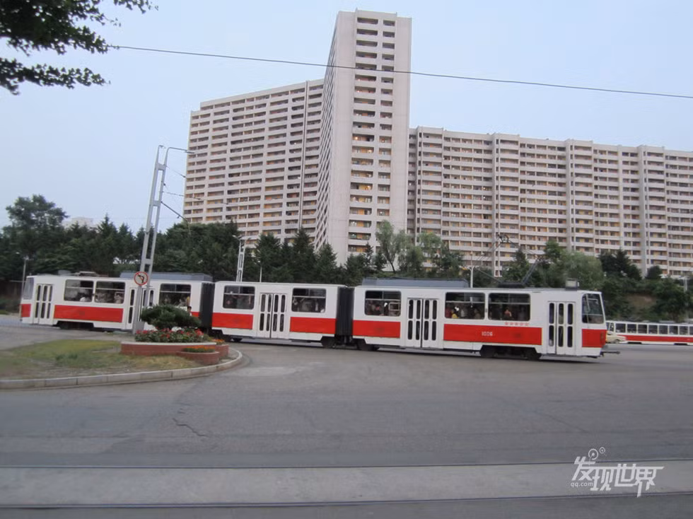 Tàu điện leng keng giữa thủ đô Bình Nhưỡng