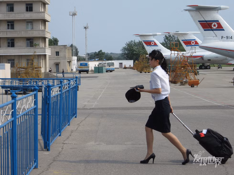 Một nữ tiếp viên hàng không Bắc Triều Tiên vừa hoàn thành nhiệm vụ