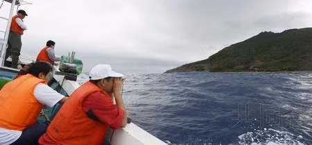 6 nghị sĩ Nhật Bản ra đảo Senkaku (ảnh: Kyodo News)