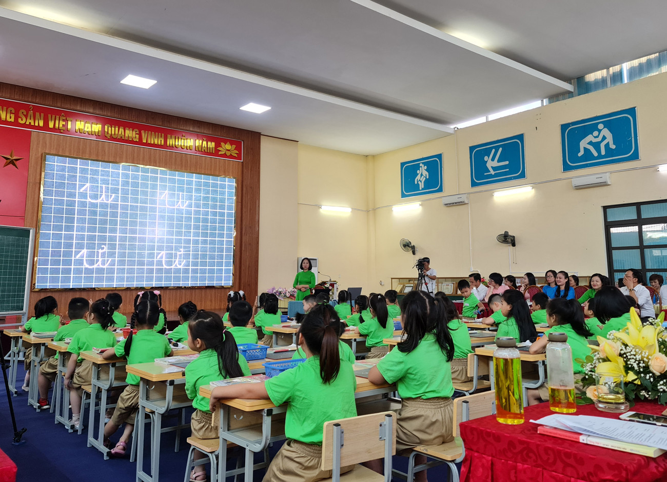 Tiết dạy của cô giáo Đồng Thị Lan Phương được các cán bộ, đồng nghiệp đánh giá cao (Ảnh: Lã Tiến) Tiết dạy của cô giáo Đồng Thị Lan Phương được các cán bộ, đồng nghiệp đánh giá cao (Ảnh: Lã Tiến)