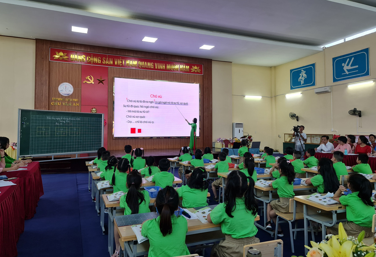 Tiết dạy tiếng Việt của cô giáo Đồng Thị Lan Phương (Trường Tiểu học Nguyễn Du, quận Ngô Quyền) Ảnh: Lã Tiến Tiết dạy tiếng Việt của cô giáo Đồng Thị Lan Phương (Trường Tiểu học Nguyễn Du, quận Ngô Quyền) Ảnh: Lã Tiến