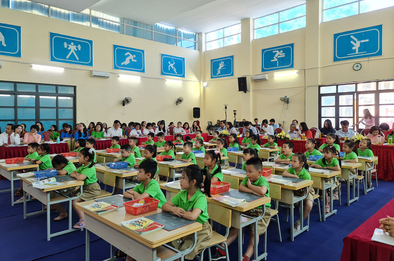 Các em học sinh chăm chú nghe giảng và tiếp thu bài tốt (Ảnh: Lã Tiến) Các em học sinh chăm chú nghe giảng và tiếp thu bài tốt (Ảnh: Lã Tiến)