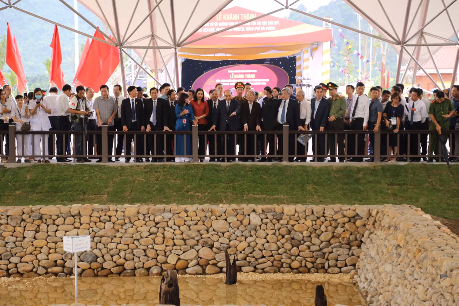 Khu bảo tồn Bãi cọc Cao Quỳ có giá trị quan trọng trong việc giáo dục truyền thống yêu nước chống ngoại xâm, sức mạnh đại đoàn kết dân tộc, hun đúc ý chí, niềm tự hào dân tộc và khát vọng xây dựng đất nước phồn vinh, thịnh vượng cho các thế hệ hôm nay và mai sau. (ảnh: CTV) Khu bảo tồn Bãi cọc Cao Quỳ có giá trị quan trọng trong việc giáo dục truyền thống yêu nước chống ngoại xâm, sức mạnh đại đoàn kết dân tộc, hun đúc ý chí, niềm tự hào dân tộc và khát vọng xây dựng đất nước phồn vinh, thịnh vượng cho các thế hệ hôm nay và mai sau. (ảnh: CTV)