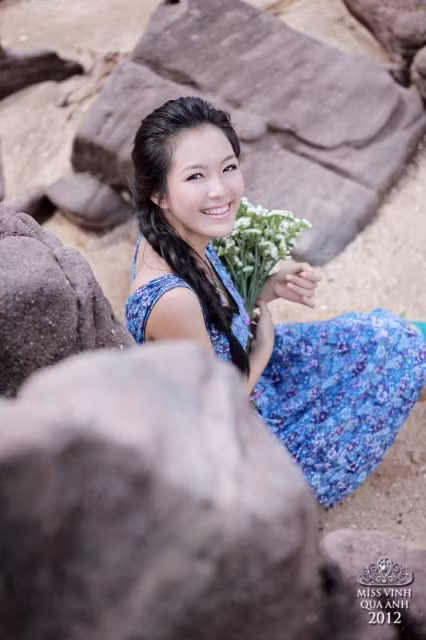 Thí sinh Võ Thị Tuyết. >>Những gương mặt sáng giá nhất Imiss Thăng Long 2012 >>Những nữ sinh diện áo dài đẹp hơn cả Hoa hậu Mai Phương Thúy (P19) >>Ngẩn ngơ vì nhan sắc của hotgirl Kiều My >>Hotgirl Cao đẳng Công nghiệp TPHCM đẹp tựa thiên thần