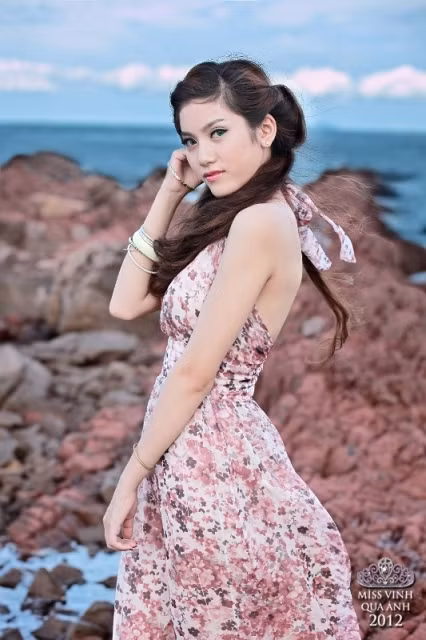Thí sinh Phan Hồng Vân. >>Những gương mặt sáng giá nhất Imiss Thăng Long 2012 >>Những nữ sinh diện áo dài đẹp hơn cả Hoa hậu Mai Phương Thúy (P19) >>Ngẩn ngơ vì nhan sắc của hotgirl Kiều My >>Hotgirl Cao đẳng Công nghiệp TPHCM đẹp tựa thiên thần
