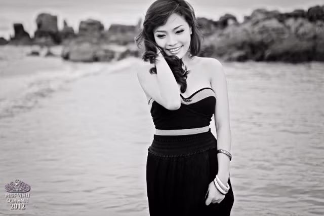 Thí sinh Phạm Khánh Huyền. >>Những gương mặt sáng giá nhất Imiss Thăng Long 2012 >>Những nữ sinh diện áo dài đẹp hơn cả Hoa hậu Mai Phương Thúy (P19) >>Ngẩn ngơ vì nhan sắc của hotgirl Kiều My >>Hotgirl Cao đẳng Công nghiệp TPHCM đẹp tựa thiên thần
