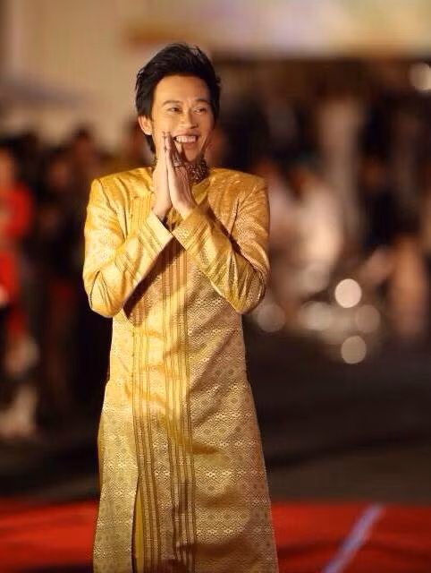 Danh hài Hoài Linh.