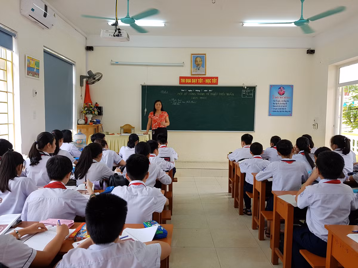 Sự kiện đón Bằng công nhận đạt chuẩn Quốc gia ghi nhận sự nỗ lực, cố gắng của tập thể lãnh đạo, cán bộ, giáo viên, nhân viên và các thế hệ học sinh nhà trường. (Ảnh: Lã Tiến)