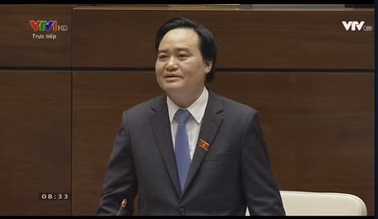 Bộ trưởng Phùng Xuân Nhạ trả lời chất vấn sáng 16/11 (Ảnh chụp màn hình)