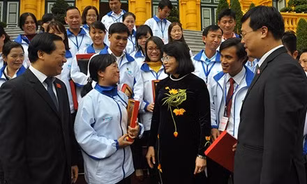 Tay dù trắng, đẹp đời trong trắng... ảnh 2