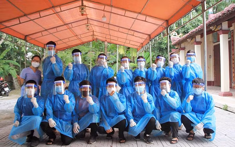 Sinh viên Trường Đại học Quốc tế Hồng Bàng tham gia hỗ trợ công tác phòng chống dịch (Ảnh: CTV) Sinh viên Trường Đại học Quốc tế Hồng Bàng tham gia hỗ trợ công tác phòng chống dịch (Ảnh: CTV)