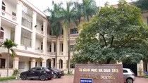 Trong ngày làm việc thứ Sáu, trụ sở Sở Giáo dục và Đào tạo Hải Dương vắng hoe như ngày cuối tuần (Ảnh: Lã Tiến)