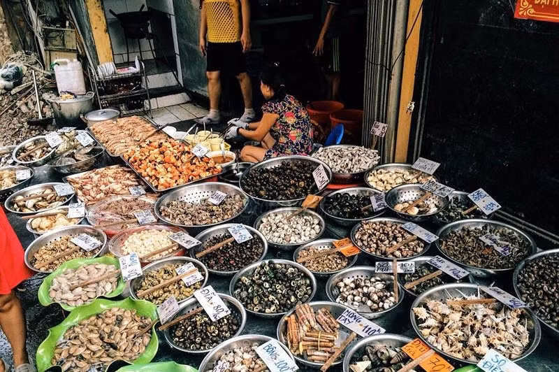Thức ăn đường phố tại Hải Phòng xuất hiện ngày càng nhiều khiến việc quản lý của cơ quan chức năng gặp khó. Thức ăn đường phố tại Hải Phòng xuất hiện ngày càng nhiều khiến việc quản lý của cơ quan chức năng gặp khó.