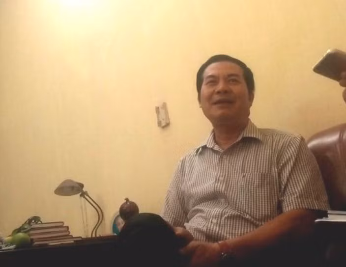 Ông Hoàng Xuân Thành, Hiệu trưởng Trường THCS Yên Viên, thị trấn Yên Viên khẳng định rằng không có chuyện ép học sinh học thêm. (Ảnh MC) Ông Hoàng Xuân Thành, Hiệu trưởng Trường THCS Yên Viên, thị trấn Yên Viên khẳng định rằng không có chuyện ép học sinh học thêm. (Ảnh MC)