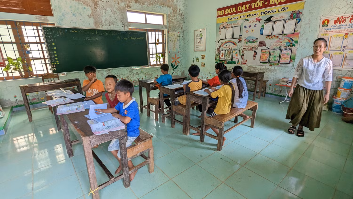 Bên trong lớp học 2 trình độ của cô giáo Lê Thị Ngân. Ảnh: LC