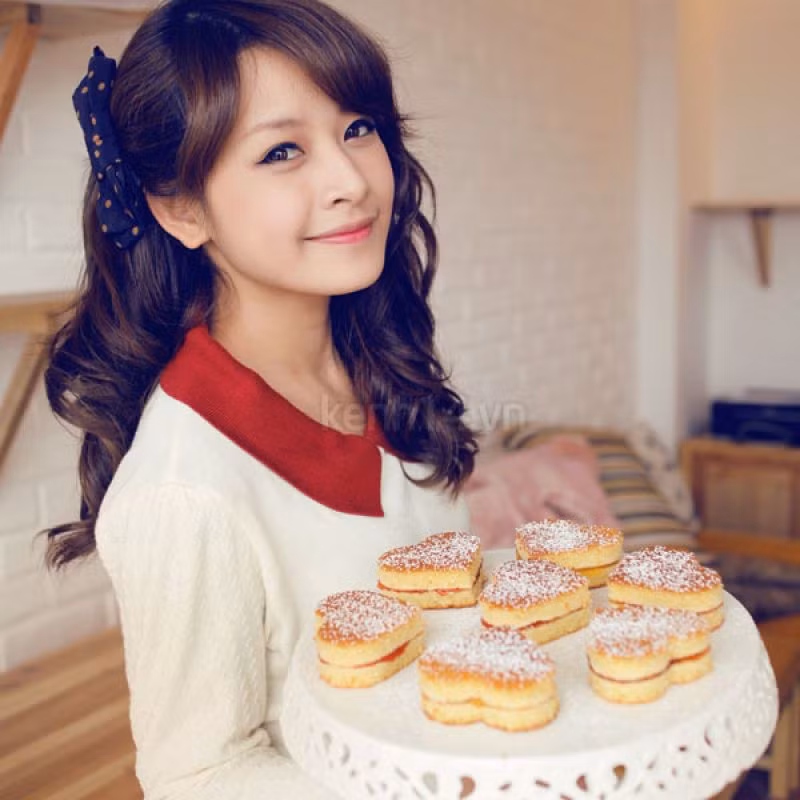 "Tiểu thư bánh mỳ" điệu đà, xinh đẹp. (Ảnh: kenh14) Xem thêm: Bộ sưu tập váy xinh chào hè 2012/ Thời trang sao Việt.