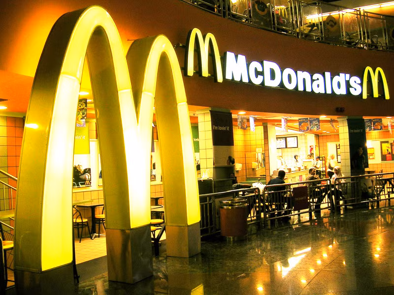 Vào Việt Nam lúc này, McDonald’s "rất tinh quái" ảnh 2