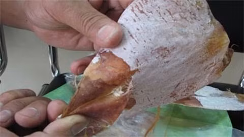 Mực khô được phát hiện nghi làm bằng cao su.