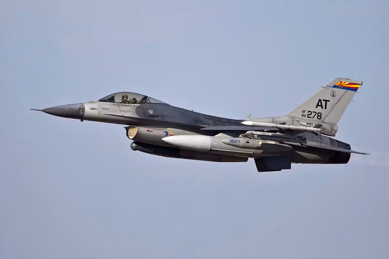 Tucson, Arizona (6/9): Thử nghiệm máy bay F-16C tại căn cứ của lực lượng Không quân cảnh vệ quốc gia Mỹ. Tucson, Arizona (6/9): Thử nghiệm máy bay F-16C tại căn cứ của lực lượng Không quân cảnh vệ quốc gia Mỹ.