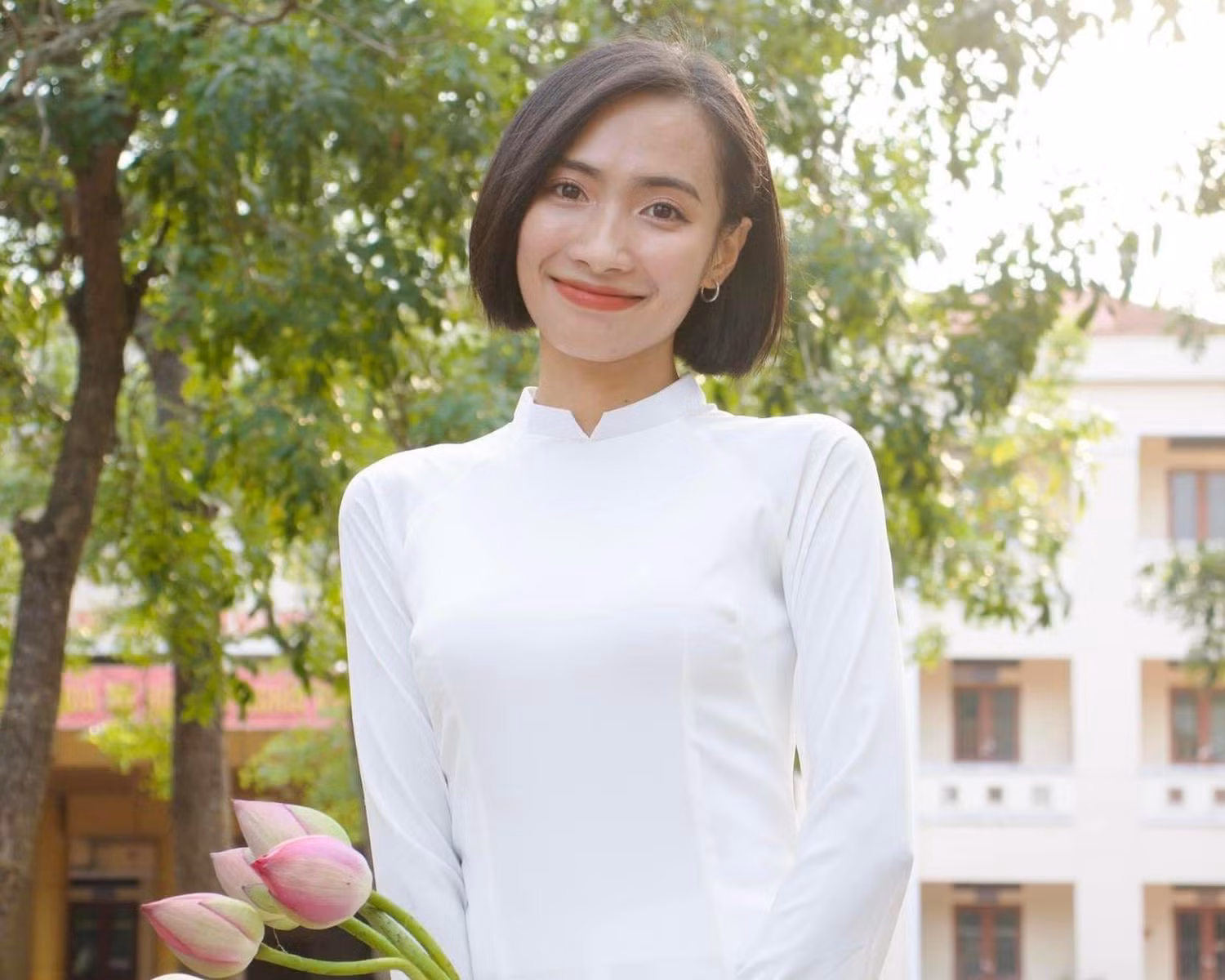 Nghiêm Thị Linh đã phải trải qua quãng thời gian dài vất vả để đạt được học bổng toàn phần từ 3 trường đại học hàng đầu Trung Quốc (Ảnh: NVCC).