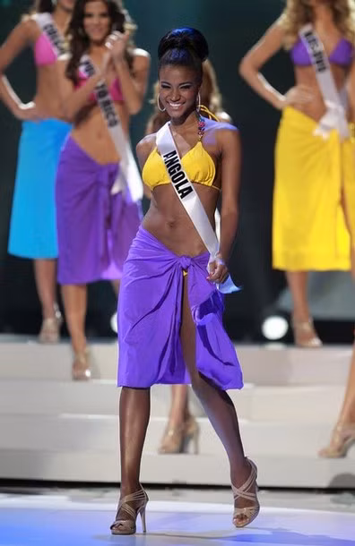 Leila Lopes nổi bật trong phần trình diễn bikini