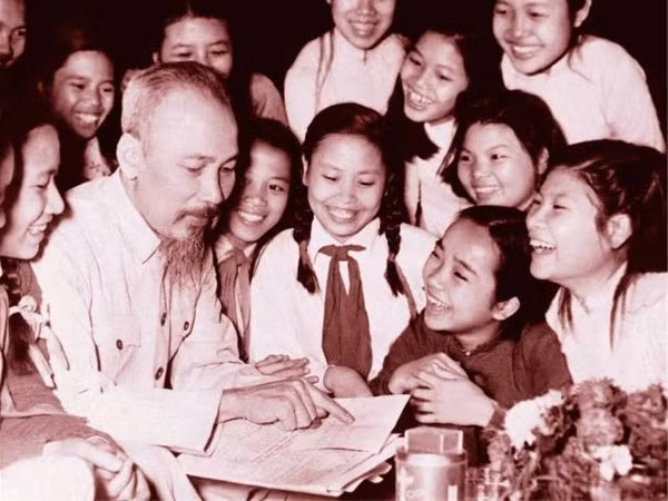 Việc học được Bác Hồ xem là một trong bốn trụ cột để phấn đấu của dân tộc (ảnh tư liệu).