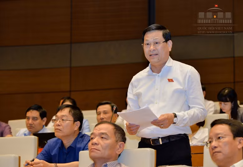Đại biểu Quốc hội Nguyễn Hữu Cầu - Giám đốc công an tỉnh Nghệ An (ảnh nguồn quochoi.vn). Đại biểu Quốc hội Nguyễn Hữu Cầu - Giám đốc công an tỉnh Nghệ An (ảnh nguồn quochoi.vn).