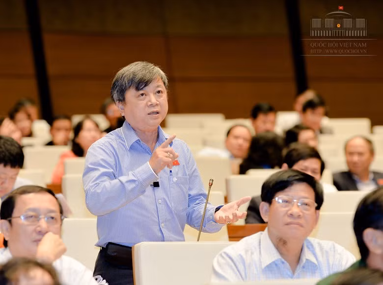 Đại biểu Quốc hội Trương Trọng Nghĩa, đoàn Đại biểu Quốc hội Thành phố Hồ Chí Minh (ảnh: quochoi.vn). Đại biểu Quốc hội Trương Trọng Nghĩa, đoàn Đại biểu Quốc hội Thành phố Hồ Chí Minh (ảnh: quochoi.vn).