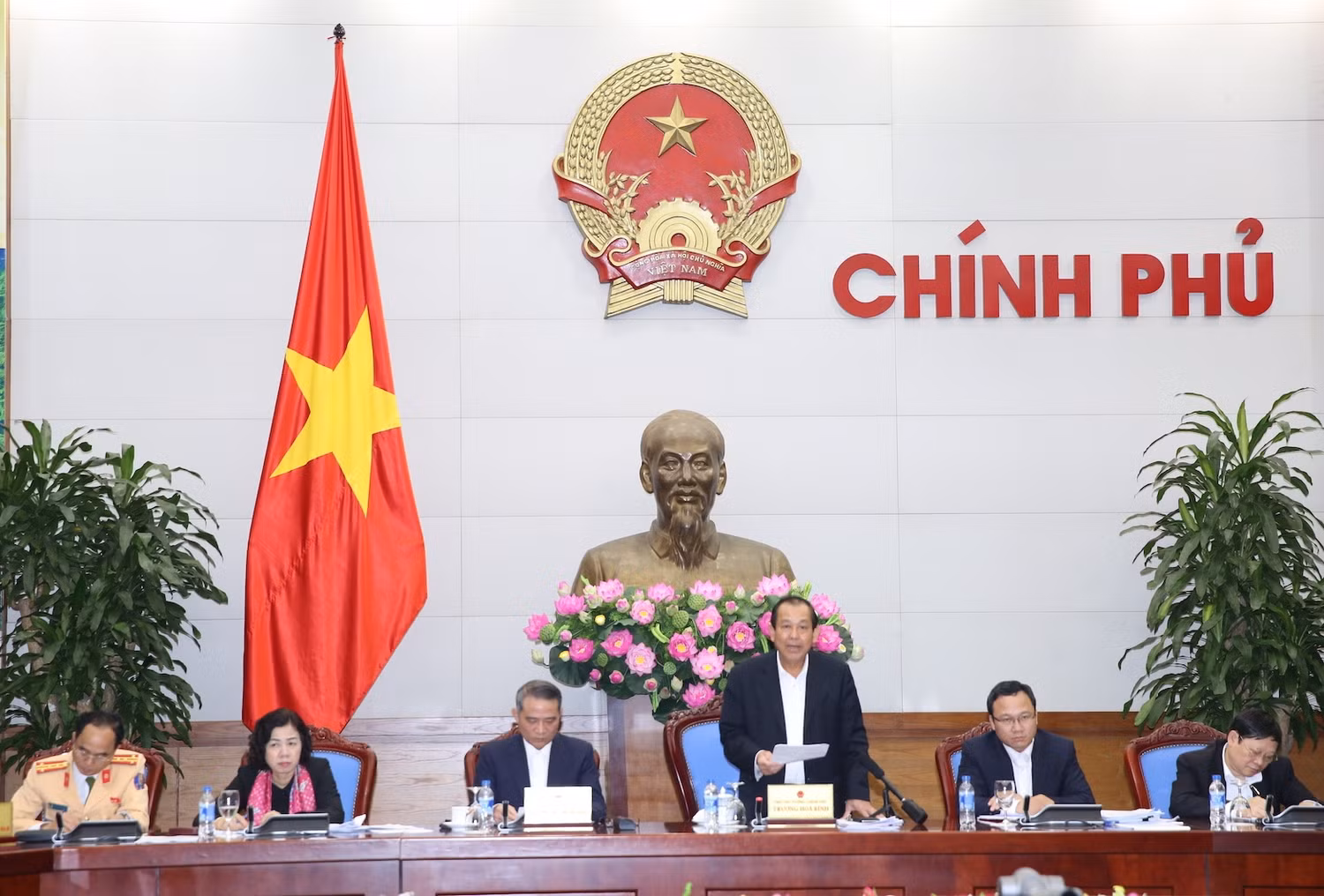Phó Thủ tướng Thường trực Chính phủ Trương Hòa Bình cho biết sẽ ‘luật hoá’ trách nhiệm của lãnh đạo địa phương để tai nạn gia tăng (Ảnh: VGP/Lê Sơn).