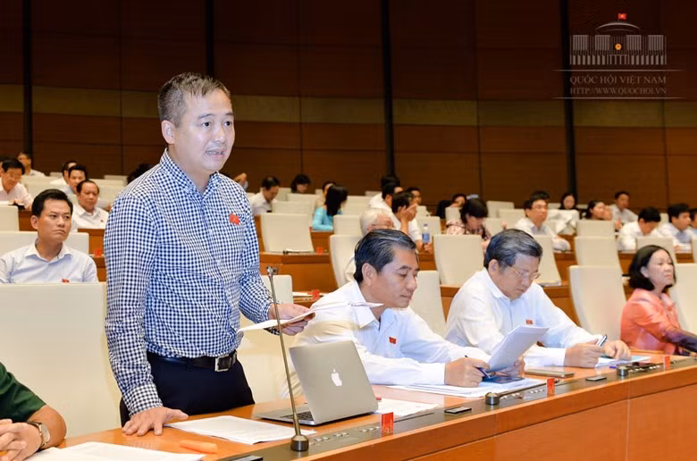 Đại biểu Quốc hội Nguyễn Lân Hiếu đoàn An Giang (ảnh nguồn quochoi.vn).