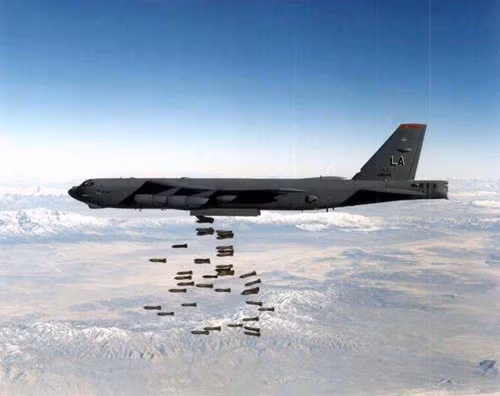 Máy bay ném bom chiến lược B-52H của Mỹ. Máy bay ném bom chiến lược B-52H của Mỹ.