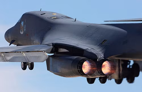 Máy bay ném bom chiến lược B-1B của Mỹ. Máy bay ném bom chiến lược B-1B của Mỹ.