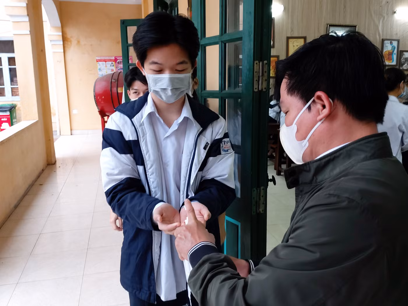 Ngày đầu tiên đi học của học sinh cấp 3 ở Hải Phòng mùa dịch Covid-19